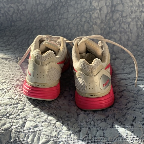 Woman’s Reebok Vibe-tech Zig Running Shoes - Picture 4 of 6